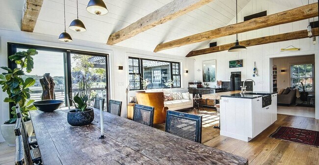 Foto del edificio - 8 Chequit Ave