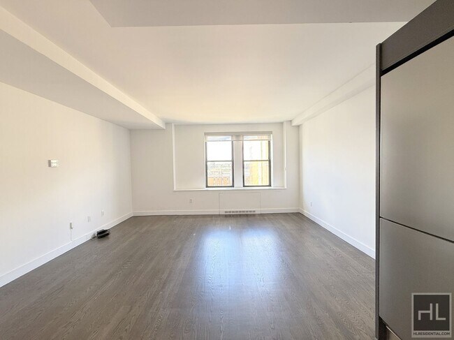 Foto del edificio - NO fee Sunny 1 bedroom 1 bathroom with washer and Dryer - WEST END AVENUE