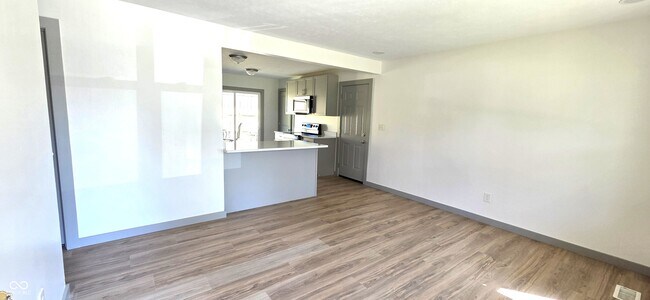 Foto del edificio - 8421 Banyan Ln