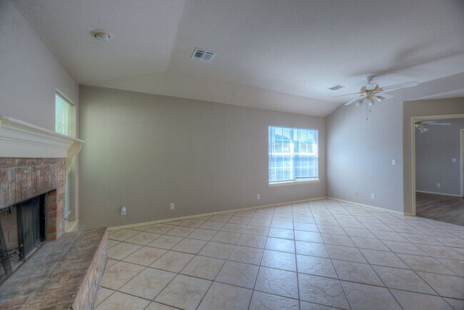 Building Photo - FOR LEASE | Bixby Schools | 3 bed 2 bath -...
