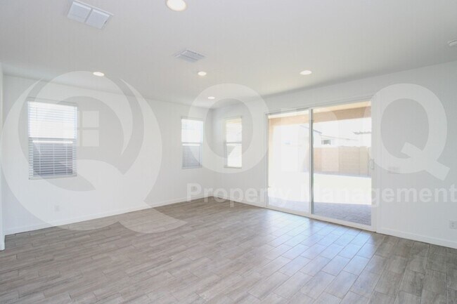 Building Photo - 3349 S 156th Dr
