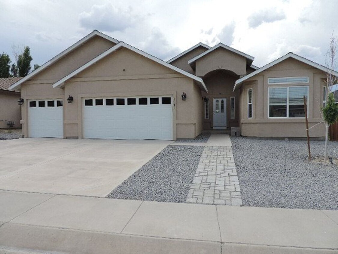 Foto principal - Golf Course home for rent, 1997 sqft, 3 be...