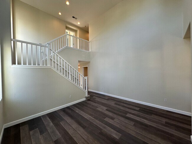 Foto del edificio - Beautiful 4 Bedroom, 2.5 Bath Tracy Home /...
