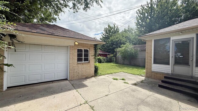 Foto del edificio - 24290 Eastwood St