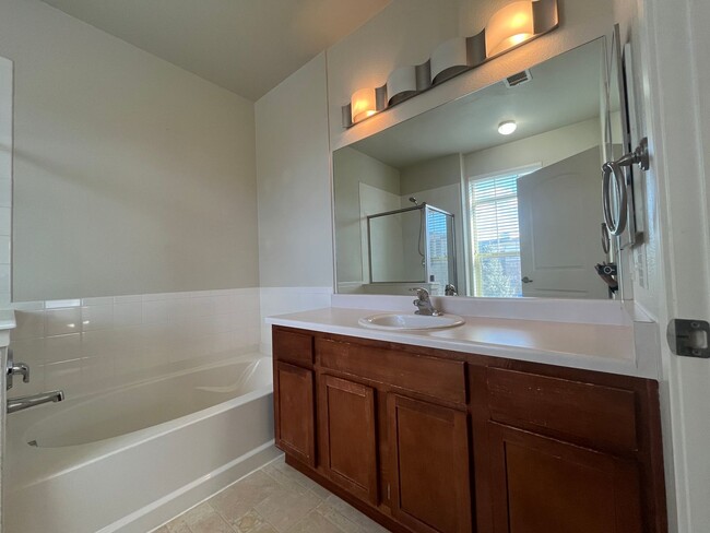 Foto del edificio - Modern Luxury: 2-Bed Condo with Amenities ...