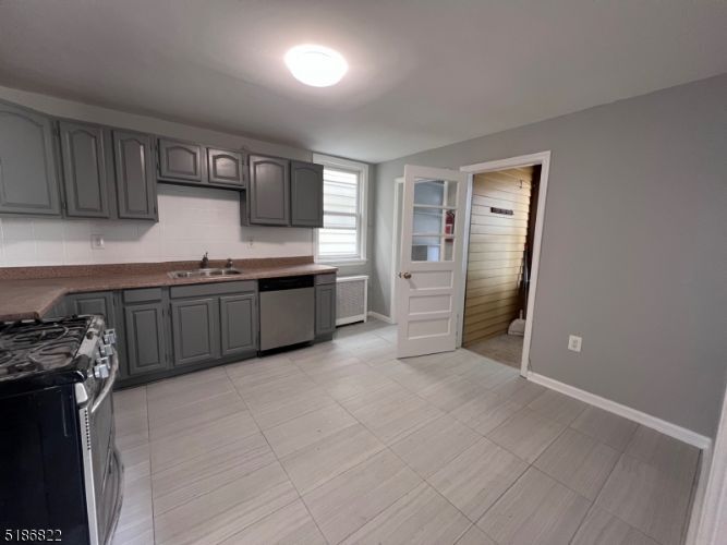 40 Norwood St Unit 2, Newark, NJ 07106 Room for Rent in Newark, NJ