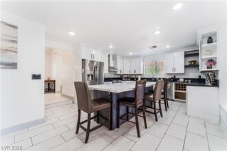 Building Photo - 9005 Feather River Ct