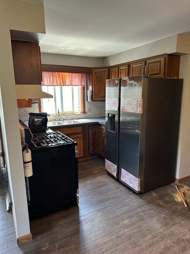 New Appliances, countertop and sink - 4056 Park Ave
