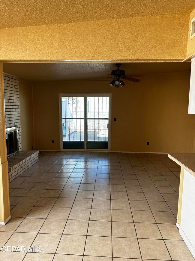 Foto del edificio - 4637 Tropicana Ave