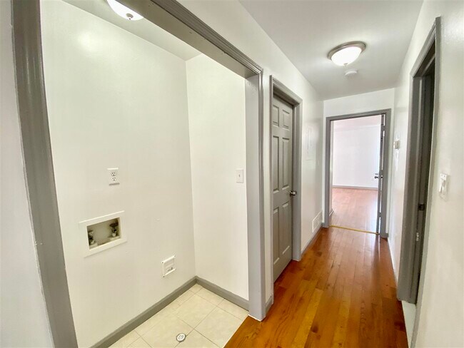 Building Photo - 88 Brown Pl