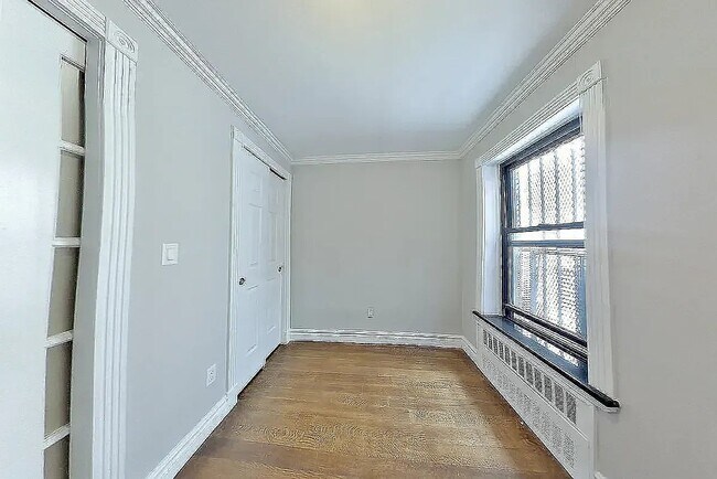 Foto del edificio - 345 W 53rd St