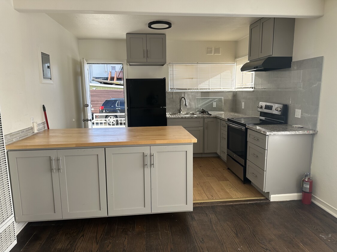 Kitchen - 1055 61st St