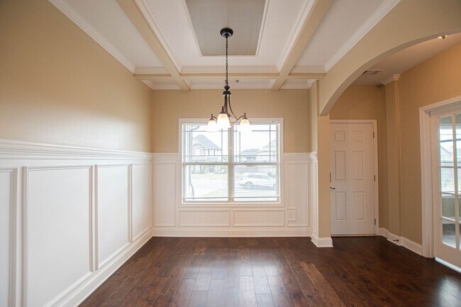 Building Photo - Pet Friendly Four Bedroom with Bonus!