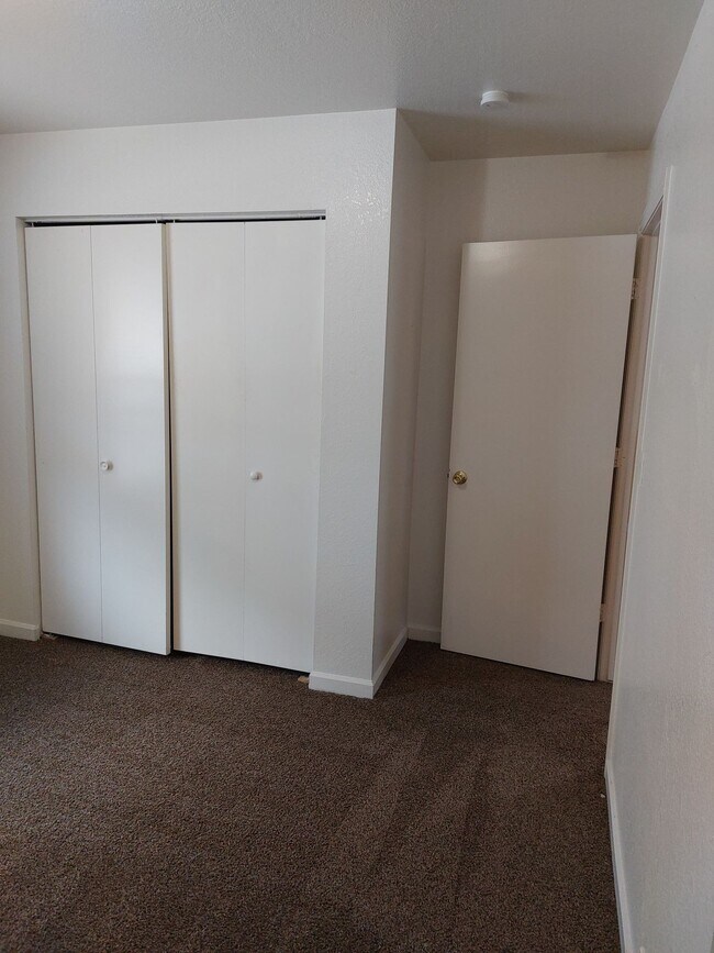 Foto del edificio - Home For Rent- 2115 9th Ave