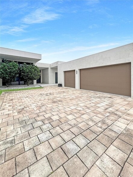 Building Photo - 16640 Sunset Way