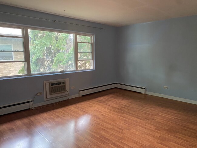Building Photo - 216 S Oak Park Ave