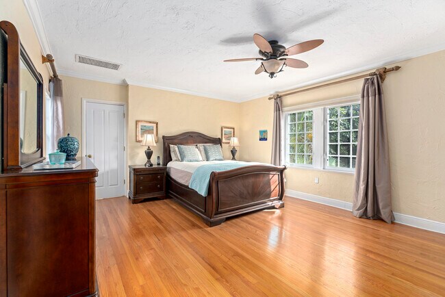 Foto del edificio - 319 E Lakewood Rd