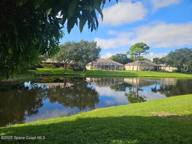Foto del edificio - 911 Wood Creek Dr