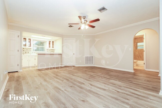 Foto del edificio - 7631 Tall Tree Ct