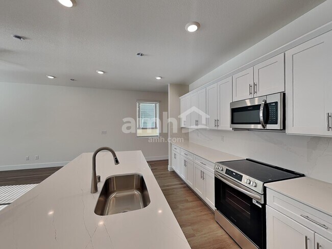 Building Photo - 10337 Bee Balm St