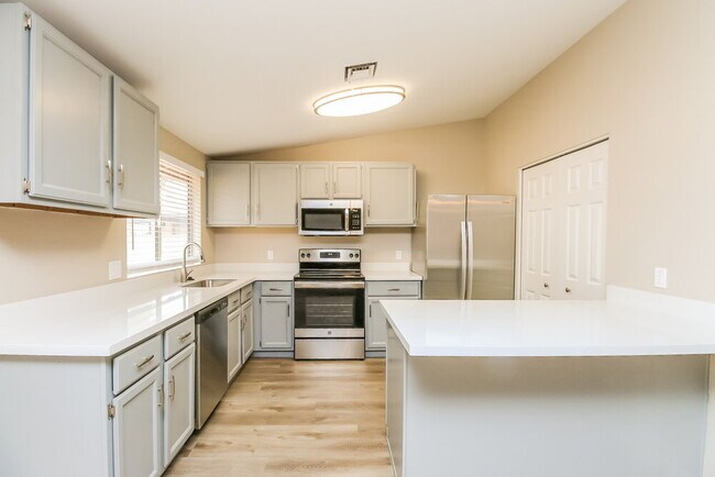 Building Photo - 739 S 75th St