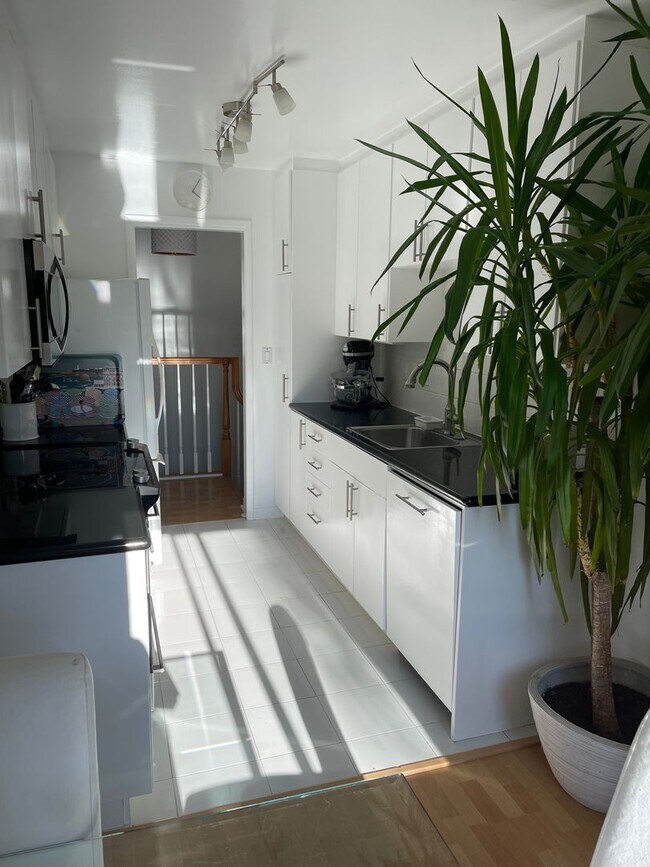 Foto del edificio - Beautiful Furnished/Unfurnished Luxurious ...