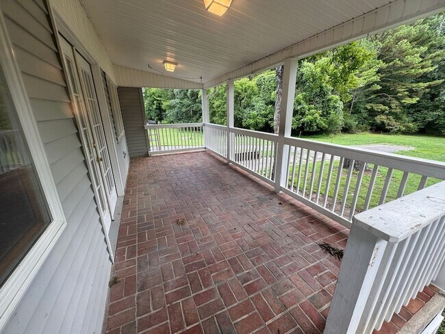 Foto del edificio - 805 Pebble Cove Rd