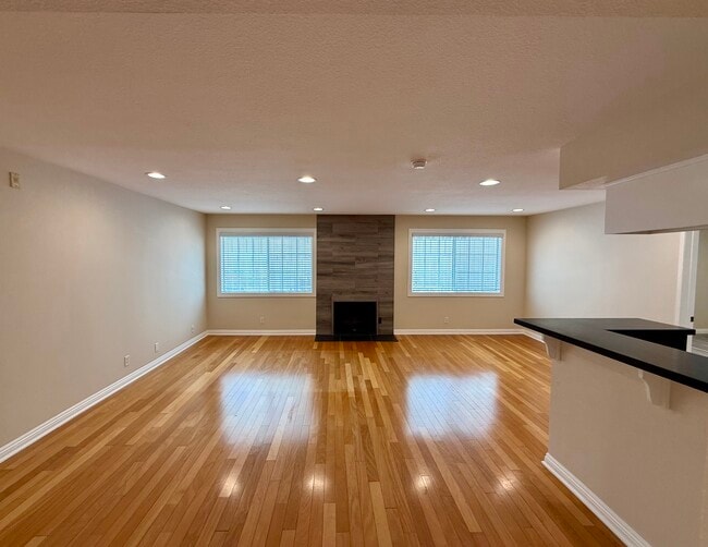 Building Photo - 4249 Longridge Ave