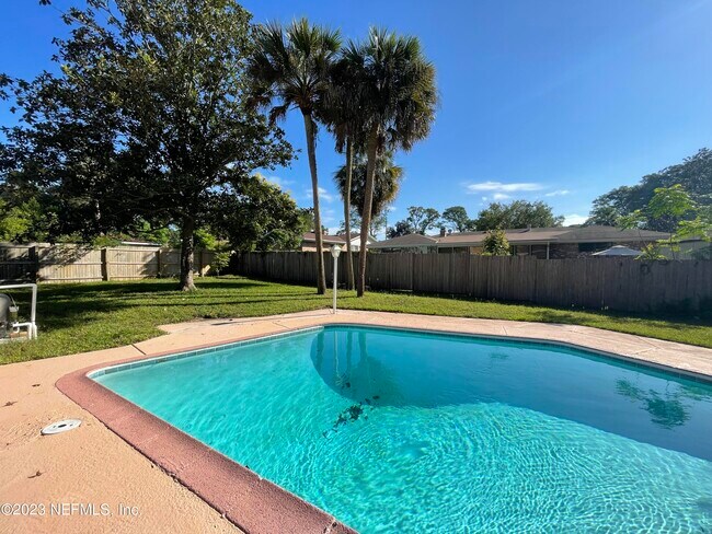 Foto del edificio - 951 Park Forest Ln