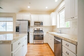 Building Photo - 965 NE Wheelock Pl