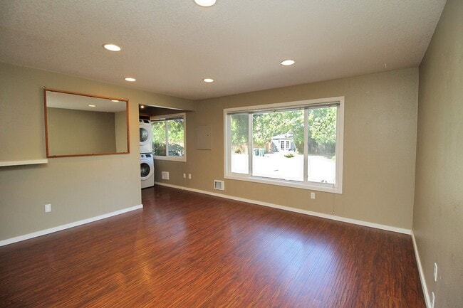 Building Photo - 4232-4232 SE Cesar Estrada Chavez Blvd