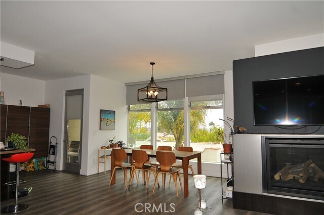 Foto del edificio - 1250 N Harper Ave