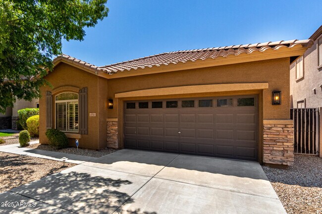 Building Photo - 2731 W Cottonwood Ln