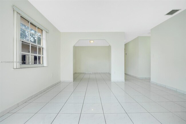 Foto del edificio - 3650 SW 27th St