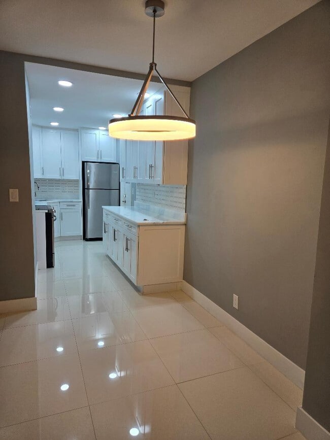 Building Photo - 639 W Oakland Park Blvd