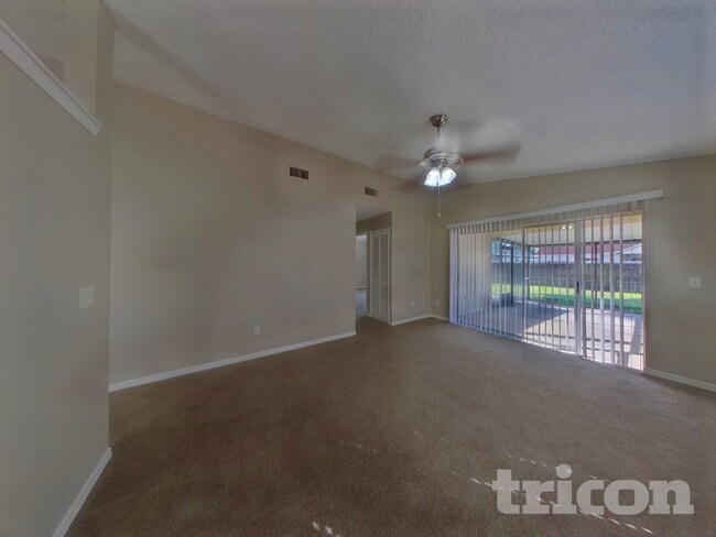 Foto del edificio - 9818 Dean Cove Ln