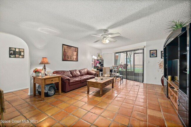 Building Photo - 2107 Hidden Grove Ln