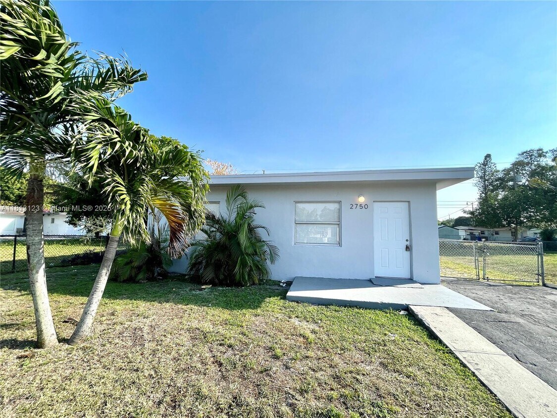 Foto principal - 2750 NW 4th Ct