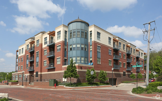 Building Photo - Riverwalk on Main