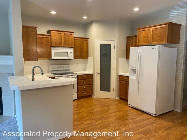 Building Photo - 3 br, 2.5 bath House - 1261 SE Bianca St