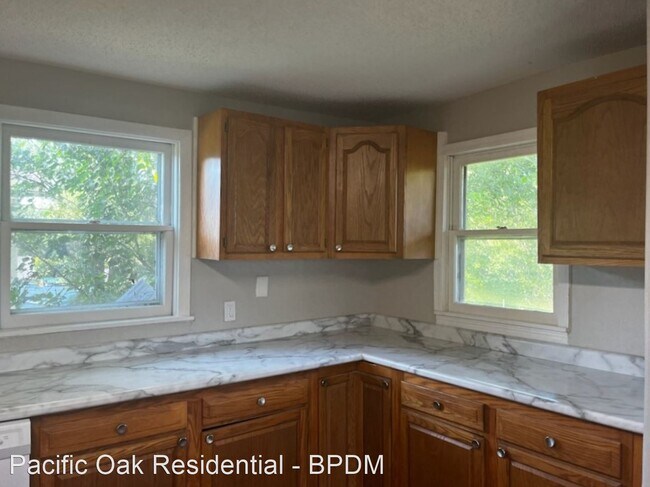 Building Photo - 3 br, 2 bath House - 711 S Garnavillo St
