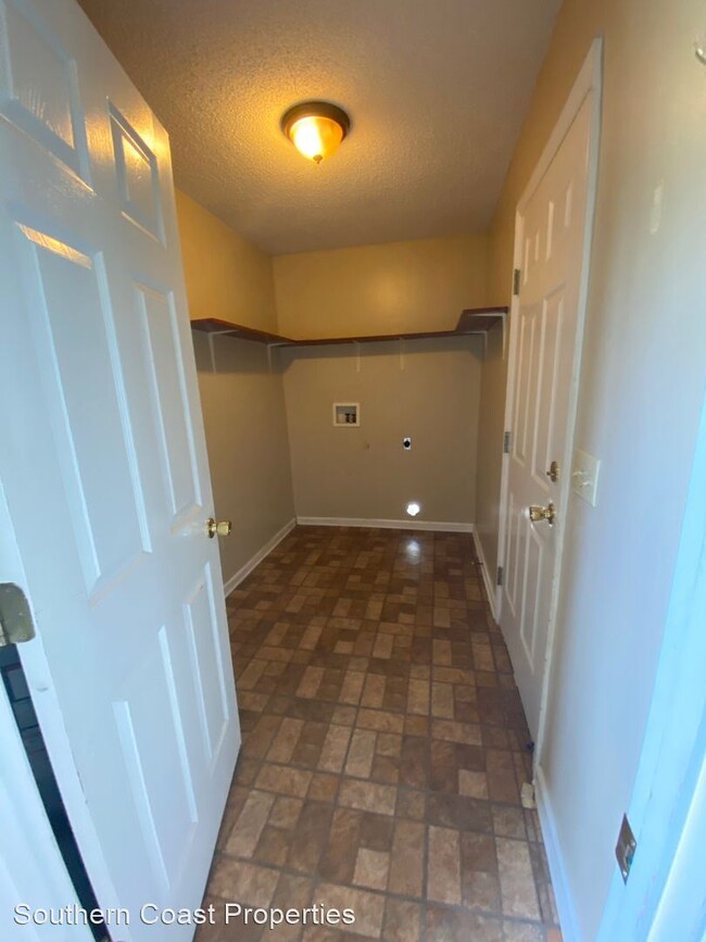 Building Photo - 3 br, 2 bath House - 1452 Enterprise Drive