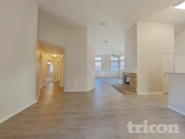 Building Photo - 5328 Waterford Dr