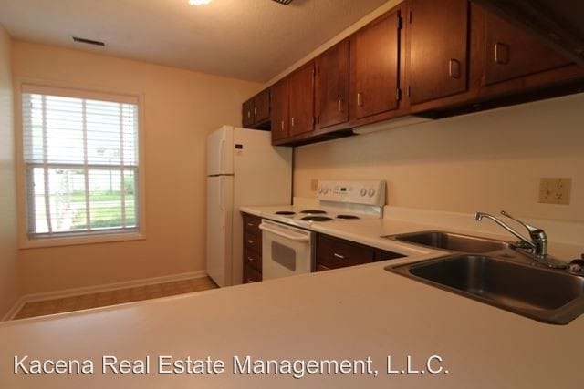 Building Photo - 2 br, 1 bath House - 1220 Village Rd #7