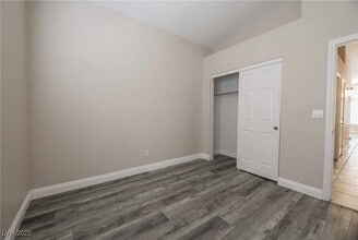 Building Photo - 6324 Hill Haven Ave