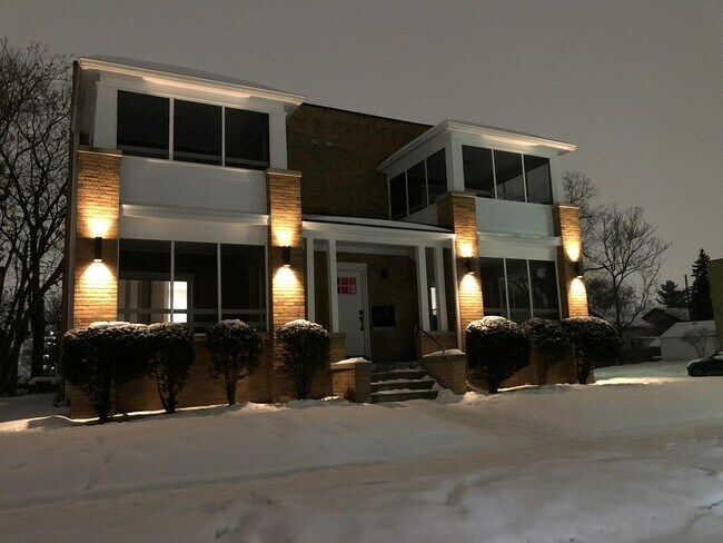 Foto del edificio - 301 S Pleasant St