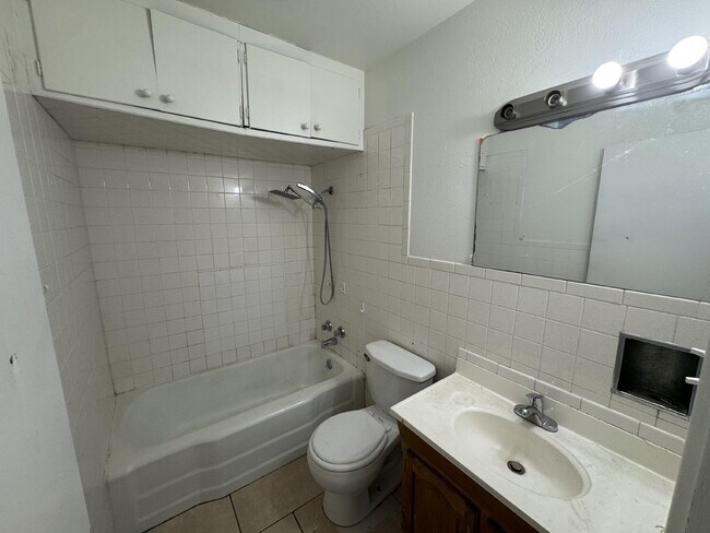 Building Photo - 2123 25th St