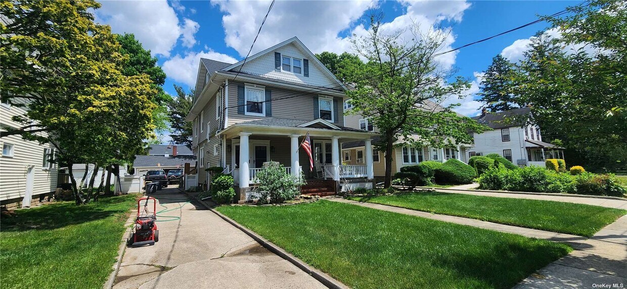 Primary Photo - 20 Pearsall Ave