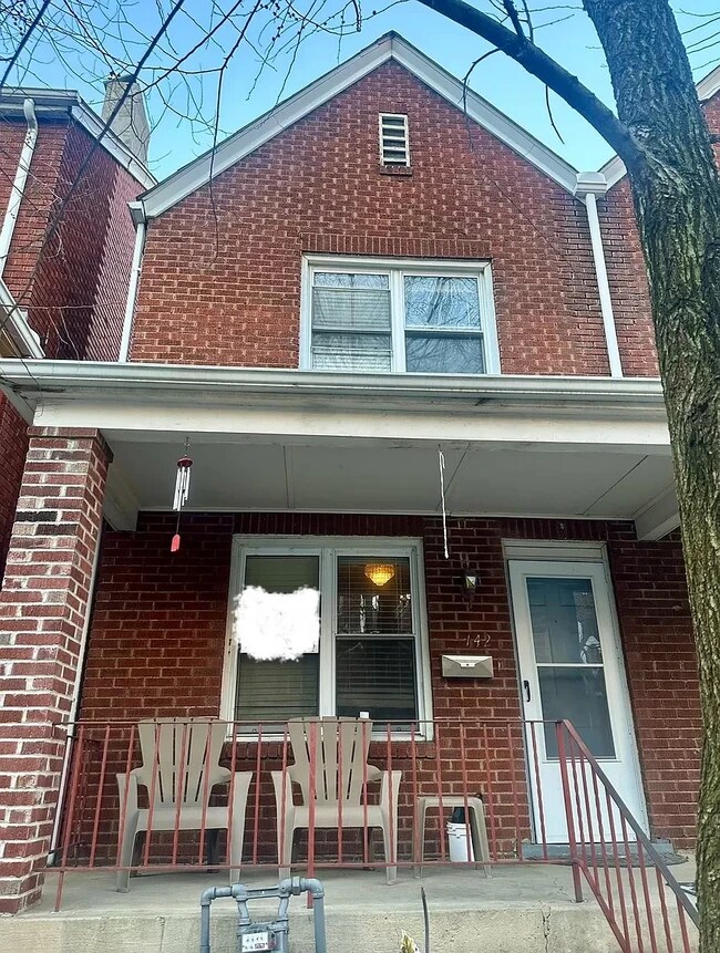 Foto del edificio - 142 Chesterfield Rd