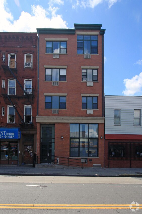 Foto del edificio - 1037 Manhattan Ave